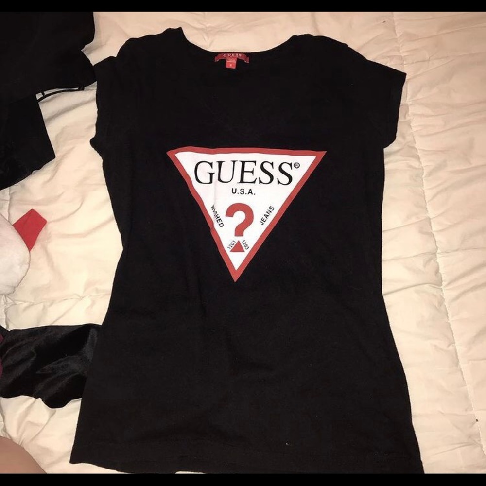 GUESS TSHIRT